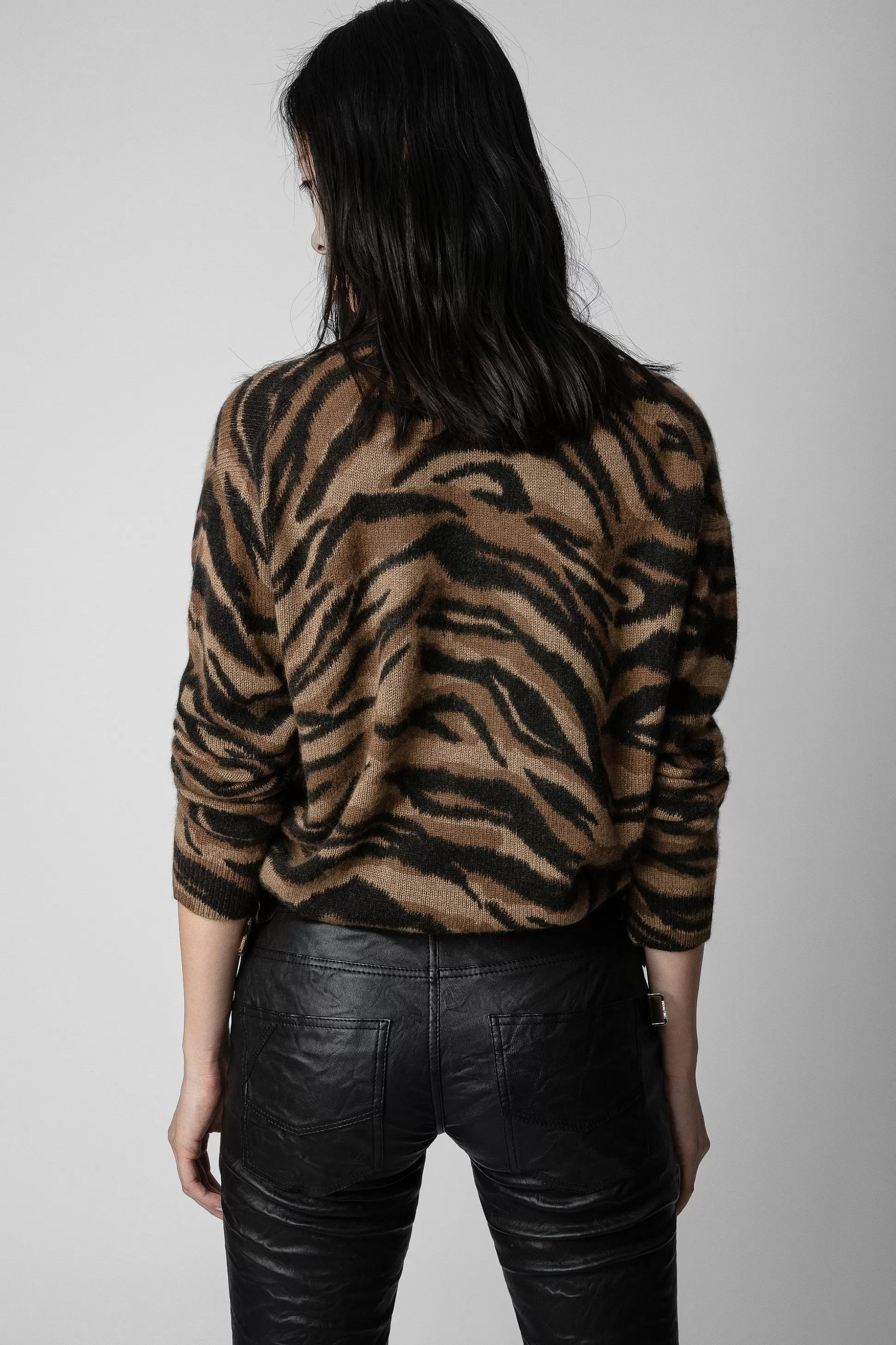 cardigan_en_cachemire_mirka_tigre_5.webp Femmes Zadig & Voltaire Pulls Et Gilets^Cardigan En Cachemire Mirka Tigre