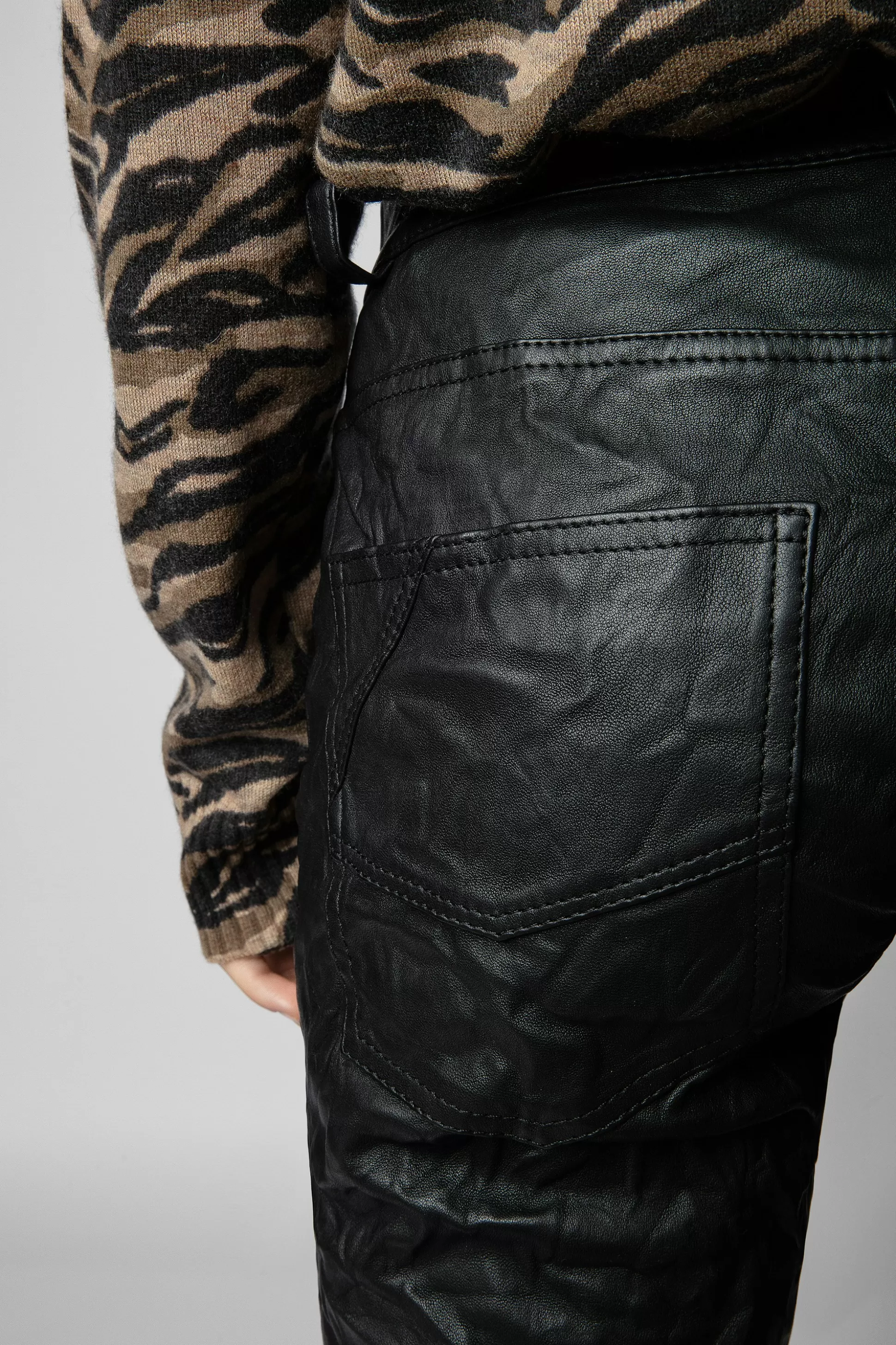 pantalon_en_cuir_froisse_hippie_3.webp Femmes Zadig & Voltaire Pantalons Et Shorts^Pantalon En Cuir Froisse Hippie